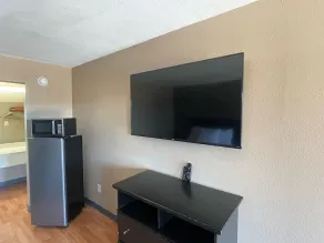 Best Budget Inn - Image 4