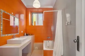 WHome Urban Comfort: 1-BR near Airport & Train Station - Image 2