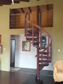 The treehouse cabin - Image 2