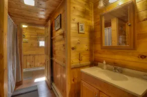 🐾Digby's Overlook - Small cabin just minutes from downtown Rangeley, dog friendly - Image 3