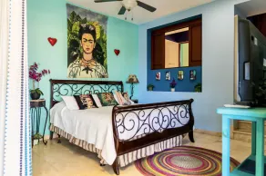 Charming Colorful Beautiful Home with Private Pool close to beaches! - Image 5