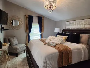 Private 2 Bedroom Cozy Cottage Prime Retreat with jetted spa tub - Image 4