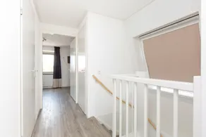 Stay in our spacious Sneekermeer 6 home with private jetty. - Image 2