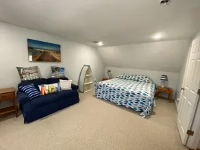 Clean, Hidden gem/ sunlit sunroom. Quiet area yet still near local attractions - Image 4