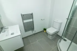 Executive Apartment Close to Train Station - Image 4