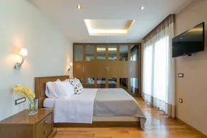 Gaia Deluxe SeaFront Villa, with Private Pool & Direct Access to the Beach - Image 5