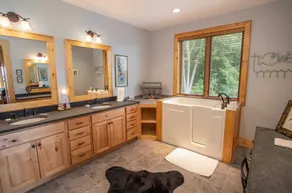 Mountainside Cabin in Luxury Community - Image 2