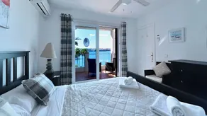 Fantastic seafront villa- stunning sea views, steps to beach, private pool, bar. - Image 2
