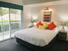 Spacious Homely Quality Cosy  Family Home. Walking distance to Bowral  CBD - Image 4