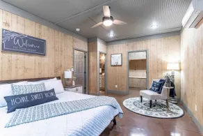 Modern Barndomanium on beautiful farm! 4 R -2.5 B - Image 5