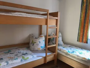 Casa vacanze per famiglie in una posizione tranquilla con un ampio giardino - Image 5