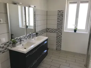 Maison en Campagne Avec une Magnifique Terrasse Couverte en Bois - Image 2