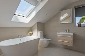 Beautiful holiday home sleeping 8 with parking and huge garden in Deal, minutes from the beach - Image 2