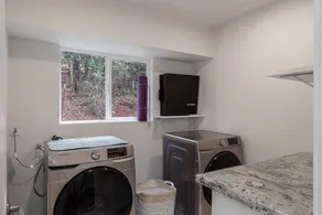 Quiet & Modern Cabin Near Wineries - Fire Pit and BBQ - Image 2