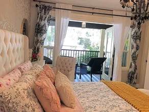 1 Schlafzimmer Paris Chic Suite Bear Mountain Victoria - Image 3