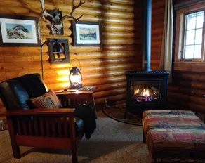 West Yellowstone Lodging - Cabine Two Feathers, spacieuse et d'une propreté éclatante! - Image 3