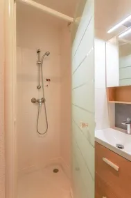 Cosy apartment with large balcony and private parking - Image 3