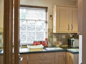 2 bedroom accommodation in Cromford - Image 5