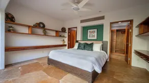 Contemporary, clean, spacious ocean view villa, huge pool,  2 blocks from Marina - Image 5