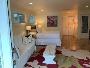 Courtyard Studio Apt - Image 4