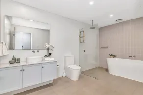 Hamptons-inspired Waterfront Living on Moana Beach - Image 4