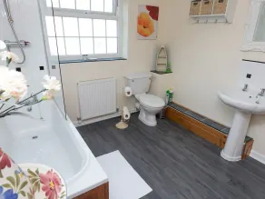 Cozy 3 Bedroom Cottage with stunning Sea View - Pass the Keys - Image 3
