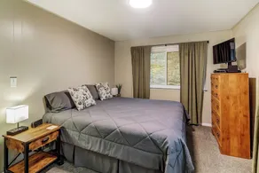 Cozy Mountain Home with Great Views, Deck & WiFi - Image 4