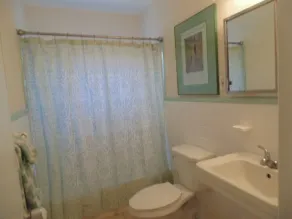 Prix réduit à l'automne - Incroyable 1 chambre, demi-pâté de maisons de la plage - Image 2