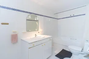 Appartement Nordic Royal Club avec vue sur mer, piscine partagée et climatisation - Image 4