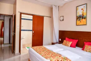 Luxurious 2 bedroom house in Westlands with heated pool, gym, restaurant - Image 4