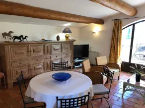 Peaceful haven for 4 surrounded by vineyards and lavender fields - Image 5
