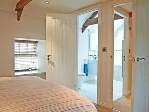 A beautifully finished, light and airy barn conversion where pets go free. - Image 4