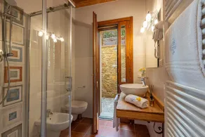 A carefully renovated villa, located about 10 km from the Etruscan coast - Image 3