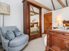 LOST BARN, pet friendly, luxury holiday cottage in Porth - Image 5