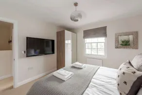 Beautiful 3-bed house in Bath with free parking - Image 4