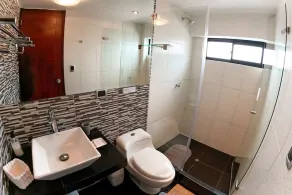 Modern 1 bedroom apartment with garage - Image 2
