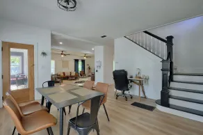 Spacious Modern Farmhouse – Renovated 2023, Huge Yard & Near Downtown - Image 4