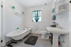 Stay in this beautiful 1905 Craftsman Bungalow. - Image 4