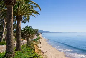 BUTTERFLY BEACH HOUSE....3MIN WALK TO BUTTERFLY BEACH & VILLAGE,8 MIN BILTMORE - Image 2