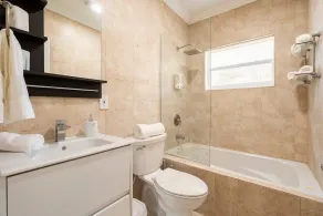 Modern Home * 5 min to Aventura Mall * Sparkling Clean * Quiet Neighborhood - Image 3