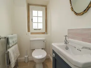 Maud Heath's Snug - Image 3