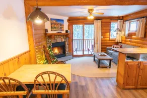 Baker Creek | Jacuzzi Suite - Image 5