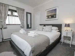 BEACHCREST, pet friendly, character holiday cottage in Whitby - Image 3
