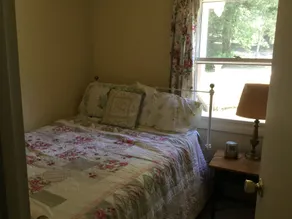 Lakeside Cottage Retreat - Image 3