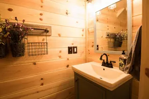 Secluded, pet-friendly, new log cabin. - Image 2