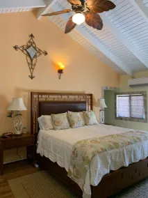 4bd 4.5 baths House and two private apartments. Beautiful views! Self check in! - Image 3