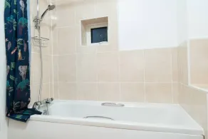 *NEW* Central Derby Apt, with Parking - The Vulcan - Sleeps 6 - Image 2