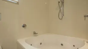 Holiday accommodation in Shoal Bay - Image 4