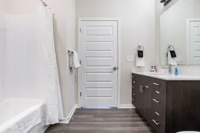 Landing Furnished Apartments Near Northside - Image 4