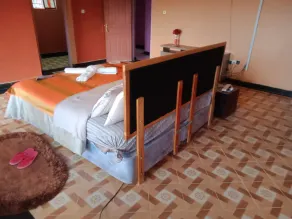 KATHY'S EXECUTIVE SUITE - Image 4